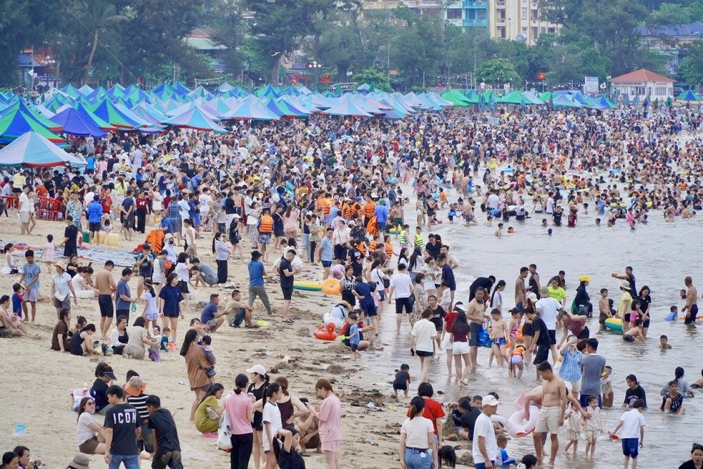Du lịch Đồ Sơn bứt tốc, đón hơn 2,7 triệu lượt khách trong 6 tháng đầu năm