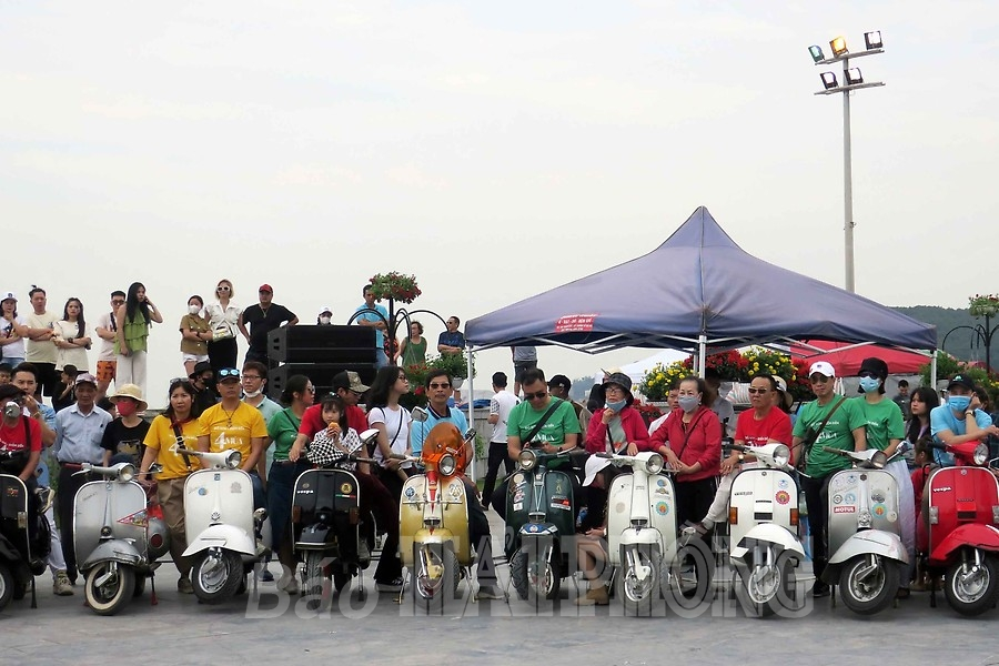Hoạt động trưng bày và diễu hành xe cổ kết hợp Canaval đường phố là hoạt động mới, lần đầu được quận Đồ Sơn tổ chức để thu hút khách du lịch.